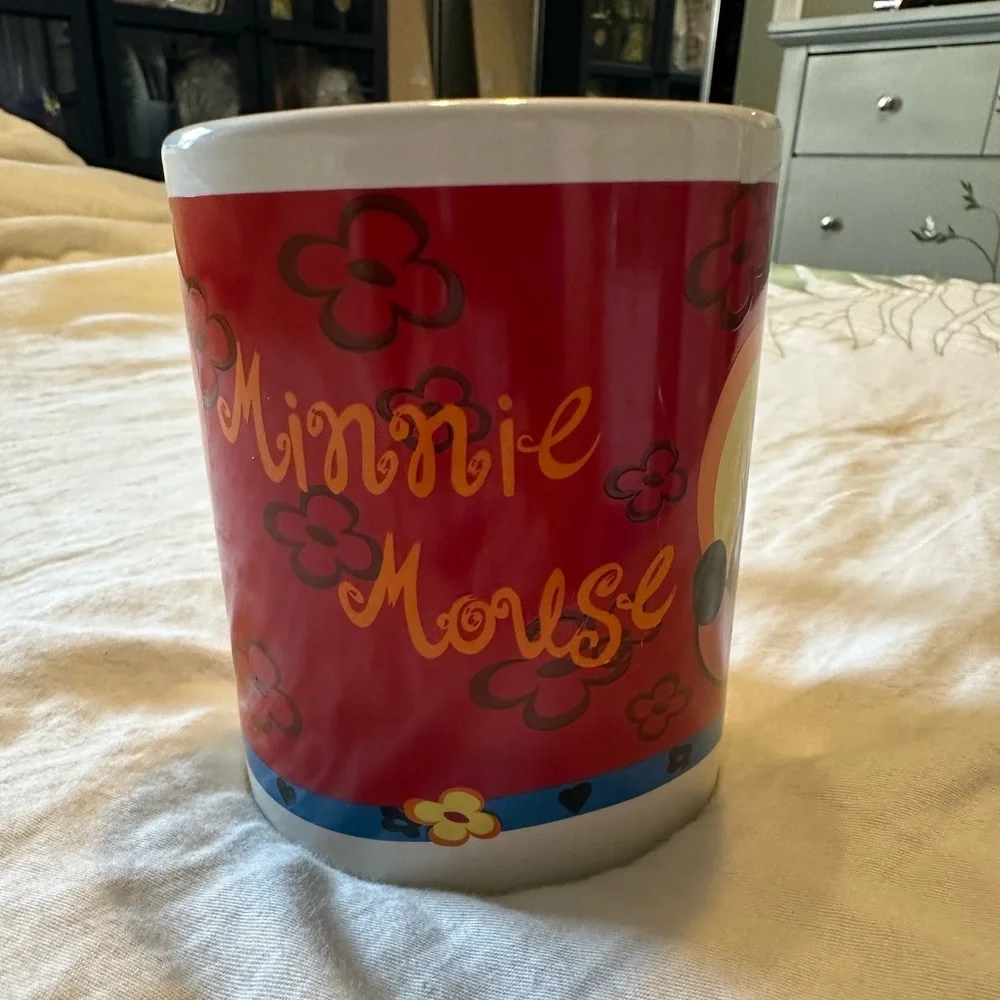 Vintage Disney Minnie Mouse Coffee Mug White Retro Heart‎ Shaped Handle 16oz